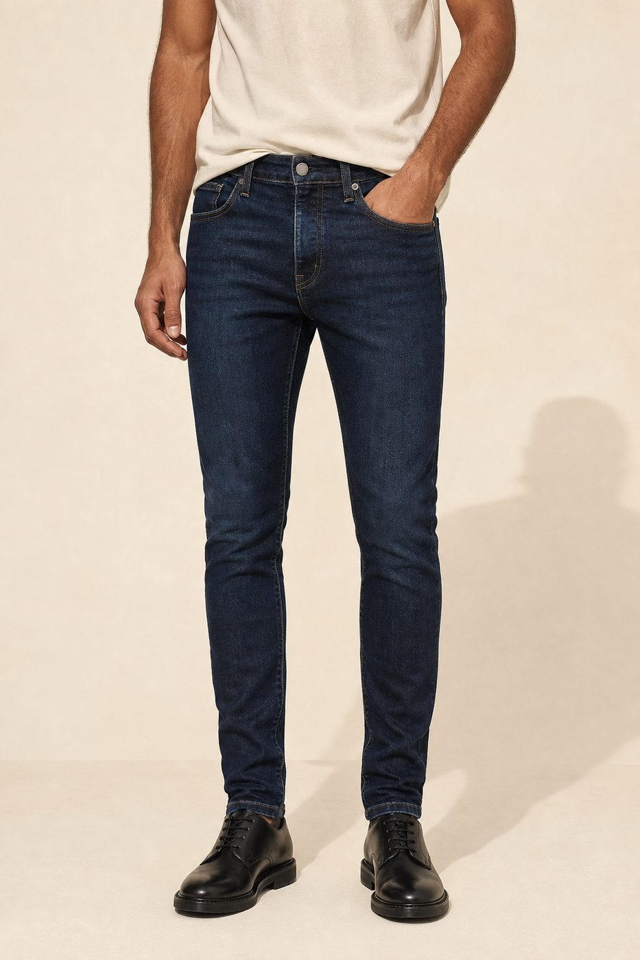 Man wearing slim fit indigo jeans